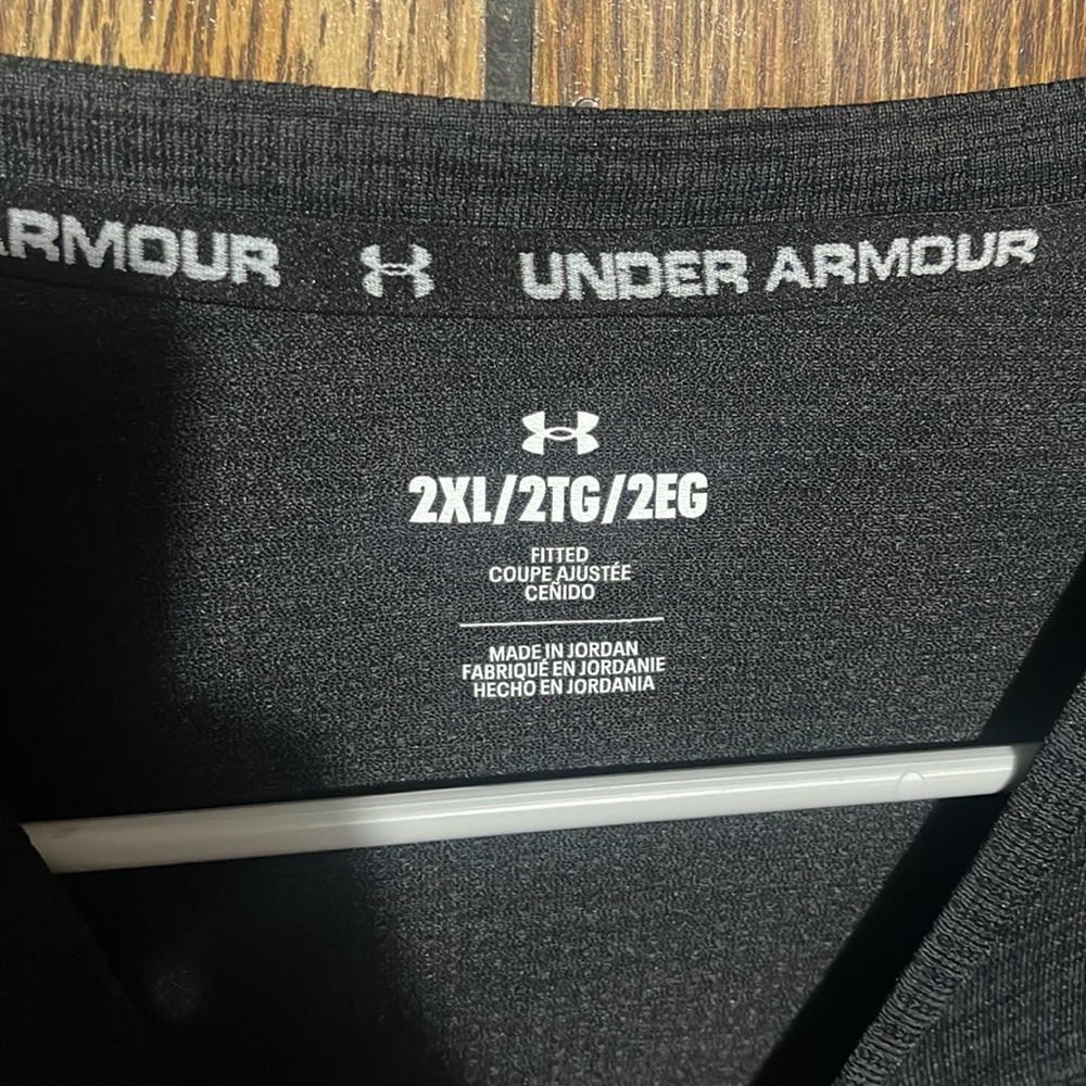 Under Armour 2XL Black Fitted Athletic Short Sleeve T Shirt - Picture 3 of 3